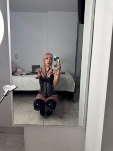 AngelVermello Just me  4. fénykép