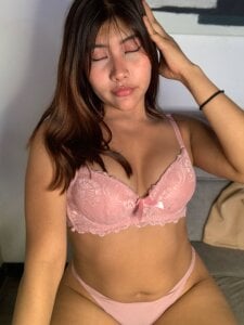 Miaa_Pink Public Pic 3