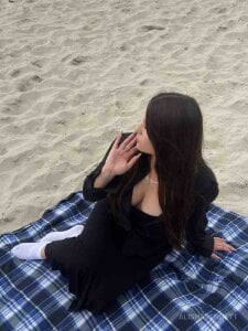 AlishaBennett Public Immagine  3
