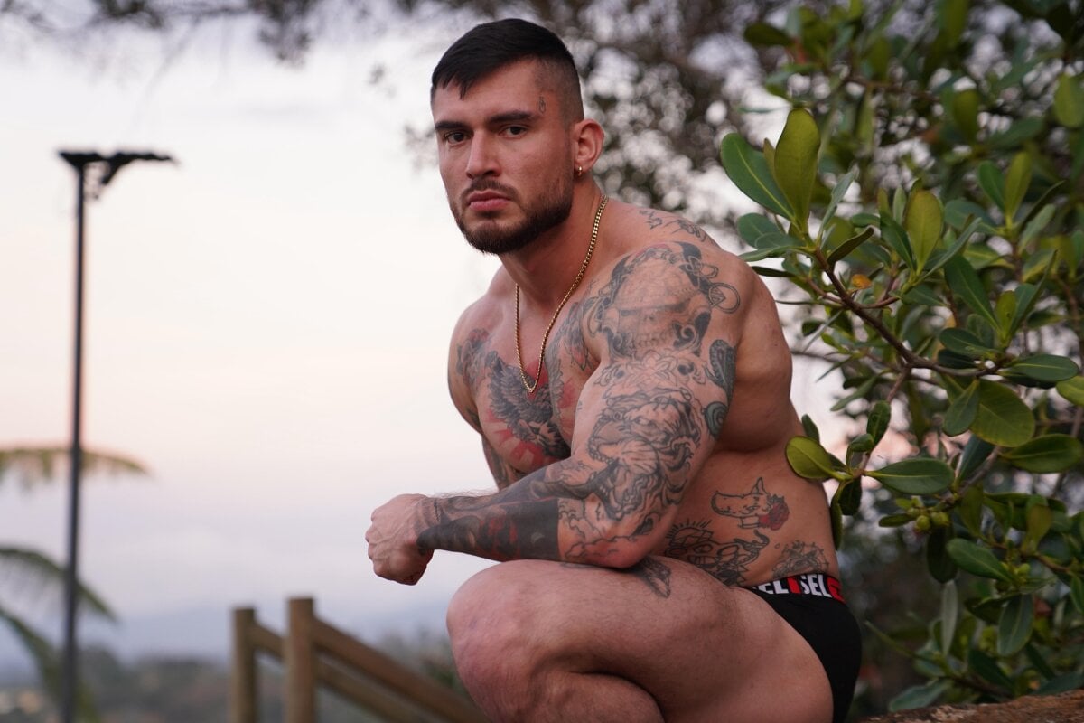 DimitriSullivan_ Trendaava kuva 6536