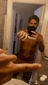 Public de TB1977DK  4 photos