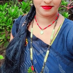 Hotcouplepriya Public Pic 3