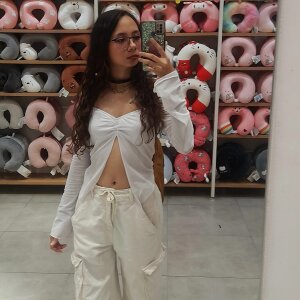 star__Cute Public Pic 4