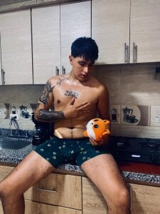 ThomasThund sexy boy Pic 4