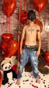 LucassSmith11 “I am the sin you want to commit this 14th.” 😈 Foto 2