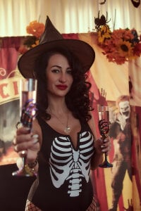 CarlaReysX Witch Hình