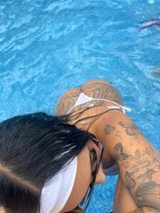lolypoMA an afternoon at the pool 👙🌞 Pic 2