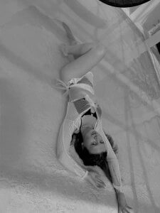 BlondeHott Public Pic 7