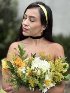 EmiGomez_ 🌹 A rose, a look, and pleasure awakens Pic 2