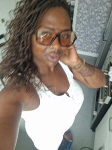 GoddessBlackbeautySUCK MY NIPPLES Bild