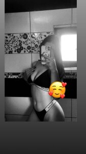 Clara_amy Public Pic