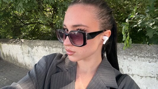 AnneAverry cool photos2 Pic 3