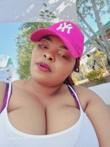 BustyyMiaxx Public Pic 3