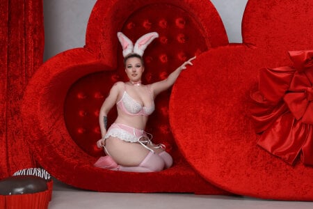 AlexandraGreen 𝒱𝒶𝓁𝑒𝓃𝓉𝒾𝓃𝑒'𝓈 𝒟𝒶𝓎 টি ছবি