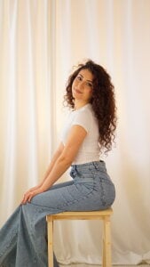 AftonGummer A Look That Lingers Pic