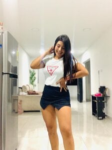 sarah_benz_ Public Pic 3