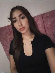 Arya_Grey Public Pic 3