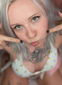 sarah_sky_official Public Pic 4