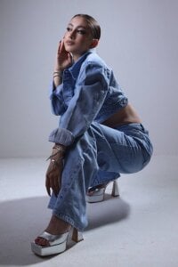 DeliaPesta sexy me Hình 5