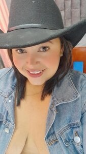 bustyy_juicyrxのmature hotの 2枚の写真