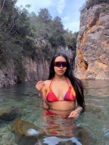 ViictoriaLeeon Public Pic 2