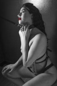 Laura_Castroo_ LET'S PLAY Pic 4