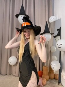 rinavvi cute witch Pic 6