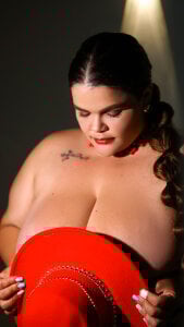 Sara_Thompsoon Boobs latina ❤ Pic 3