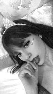 sienna_bloo BLACK AND WHITE ♥ Pic 2