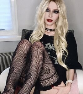 Taylor ​Momsen cosplay🖤 od sweetuniporn  snímek