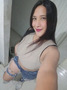 rose_benet yummy Pic 2