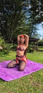 AliceMrtnz Sexy in my garden Pic 5