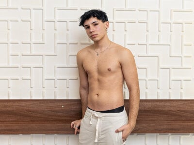 DamianBryson Shirtless Pic 2