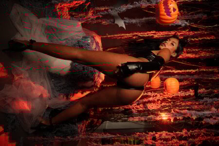 stephany_milan happy halloween Pic 5