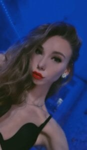 HollyBiirch Public Pic