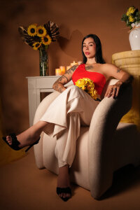 Valentine’s Day, and I think I can be the love of your life 🌻 de nathassa_grant  3 Imagens