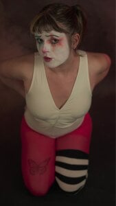 Clown face de NEXT_DOOR_GIRL_  6 Imagens