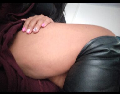 Adele_Sweett legs Photo