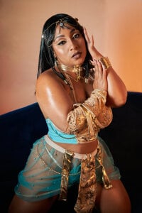 KateVenegas Curvy Cleopatra shining this Halloween! 👑 Pic 4