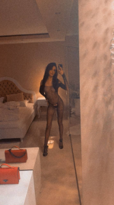 NadineRay Home alone Foto 2