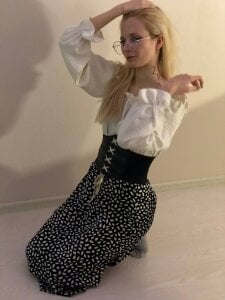 JuanaSummaTo be happy, it is important to remain yourself Bild 2