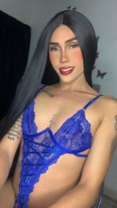 Ambarhilton “Soy tan cielo como pecado, tan suave como la tentación que te consume.” Pic 2