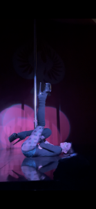 Olivia-BrooksのOlivia on stageの 9枚の写真