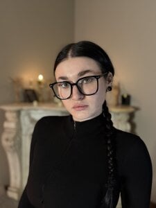 Chloe__Hilton Public Gambar 3