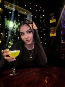 Brunete_Tease Public Bilde 7