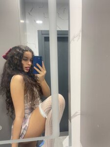 I'm your little angel girl whose pussy is wet and delicious juice flows from her💦😘😛 de NikaBliss  Imagens