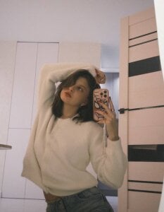 LouiseChavez look at mood Foto 2