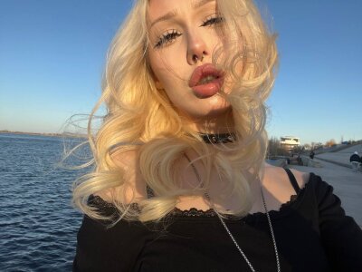 goth__tv sunny Immagine  6