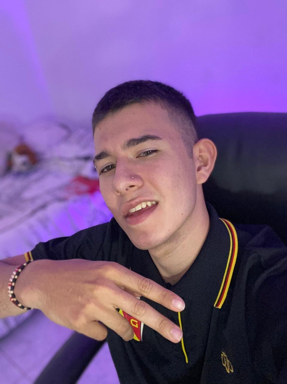 Трендове зображення  7688 Aleck_Boy