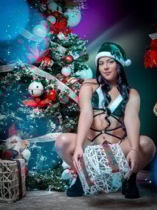 CassiidySweet Merry Christmas 2025 (green lingery) Pic 4